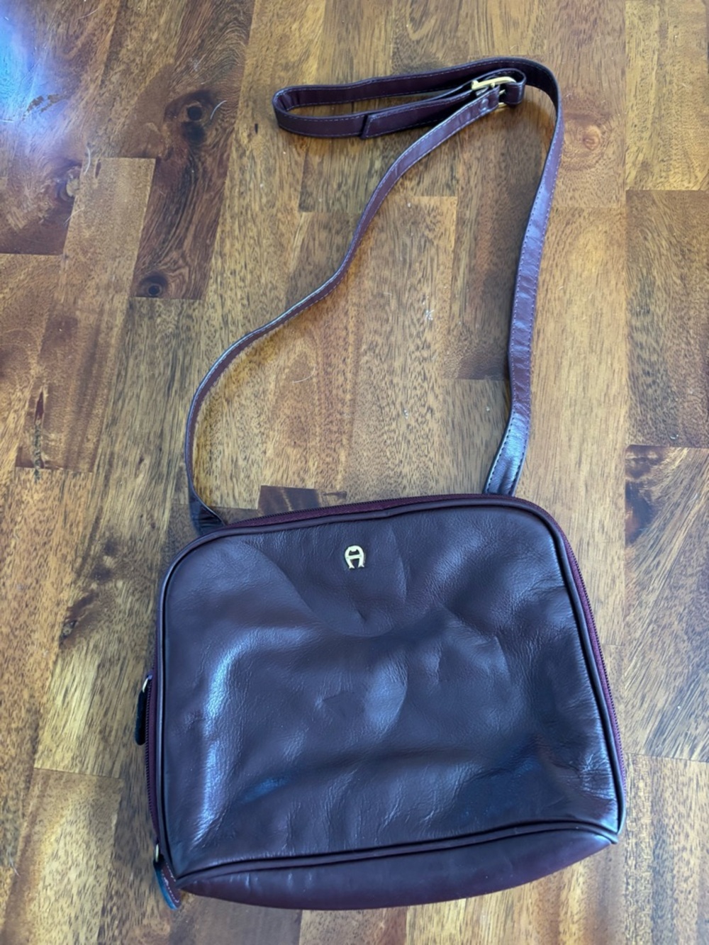 VINTAGE Etienne Aigner Burgundy Leather Messenger Crossbody